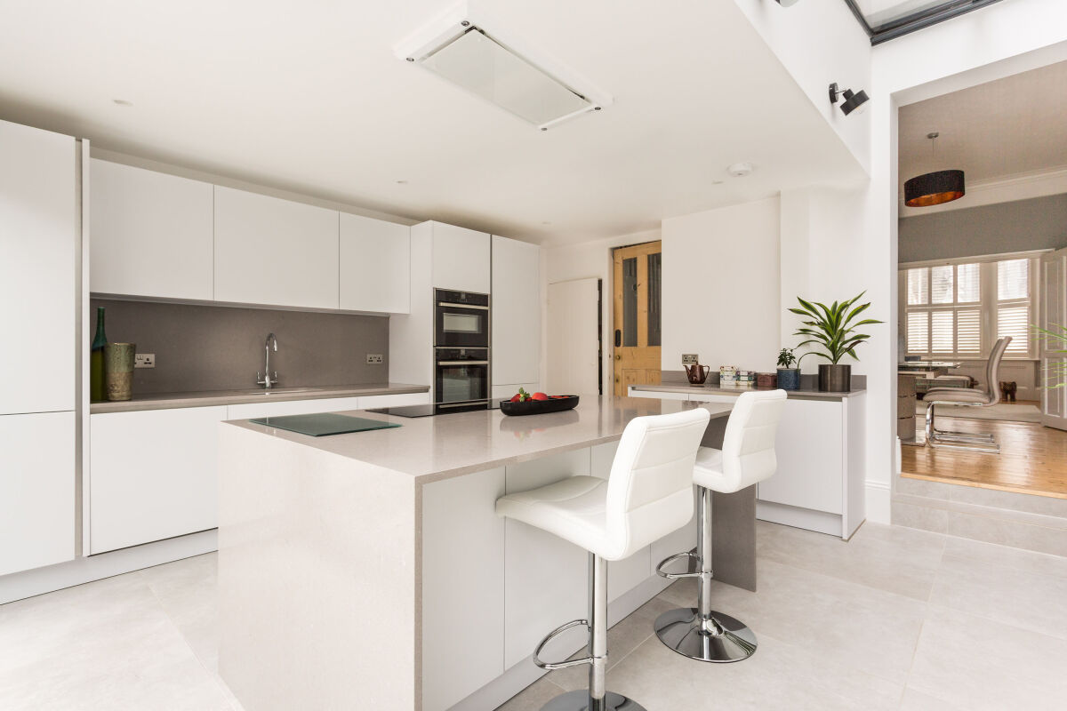 Embracing Minimalism: Streamlined Kitchen Designs for Modern Homes